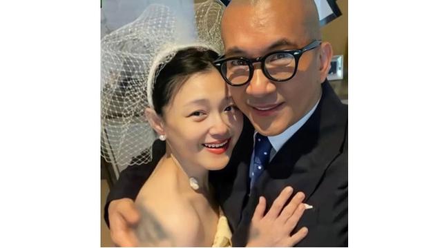 6 Foto Pernikahan DJ Koo dan Barbie Hsu yang Baru Terkuak, Tampil Romantis