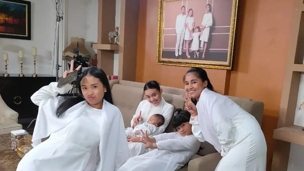 Raffsyah pemeran Askara bersama Amanda Manopo dan Pemain Ikatan Cinta (Foto: Instagram @darmadsptraa)