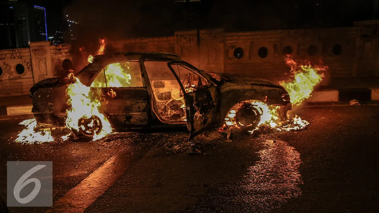 20150919-Mobil-Kebakar-Jakarta
