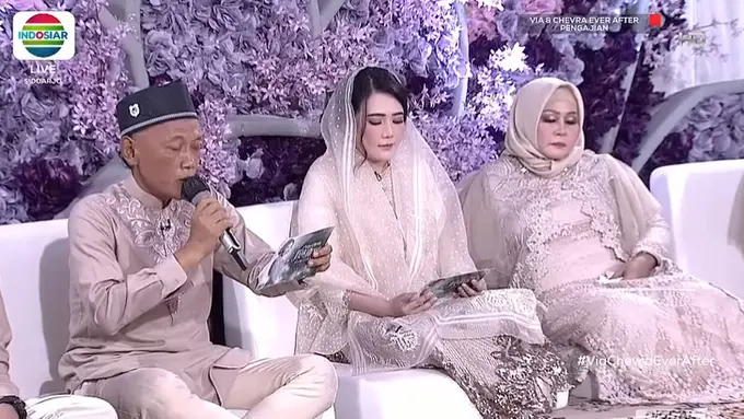 Cantiknya Via Vallen di Momen Pengajian dengan Busana Bernuansa Nude