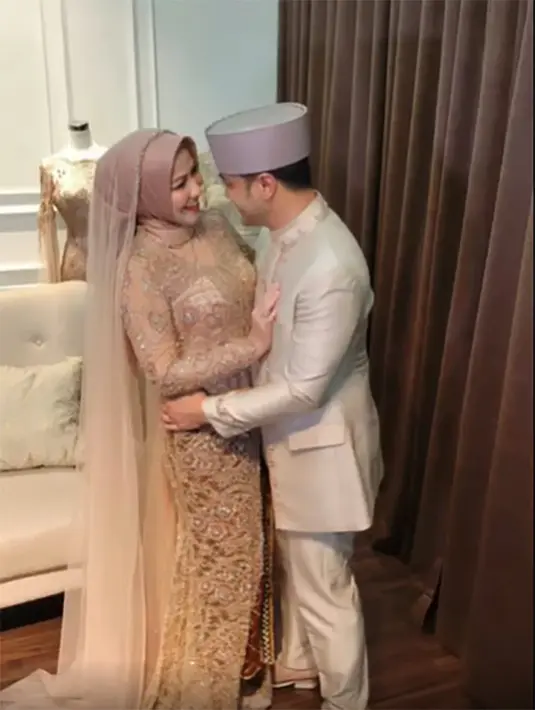 Venna Melinda dan Ferry Irawan Fetting Baju (Instagram/vennamelindareal)