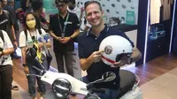 Piaggio Indonesia rilis serangkaian merchandise eksklusif Indonesia Vespa World Days 2022 termasuk helm limited edition. (ist)