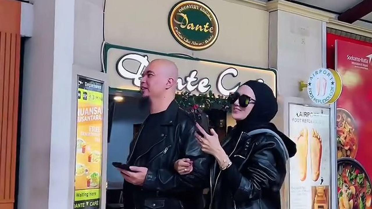 7 Potret Mulan Jameela dan Ahmad Dhani Tahun Baruan di Palangkaraya, Sambil Pacaran - Jarang-Jarang Pergi Berdua