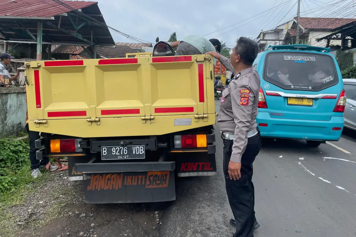 Lokasi kecelakaan pengendara motor yang tewas terlindas truk di Cicantayan, Sukabumi.