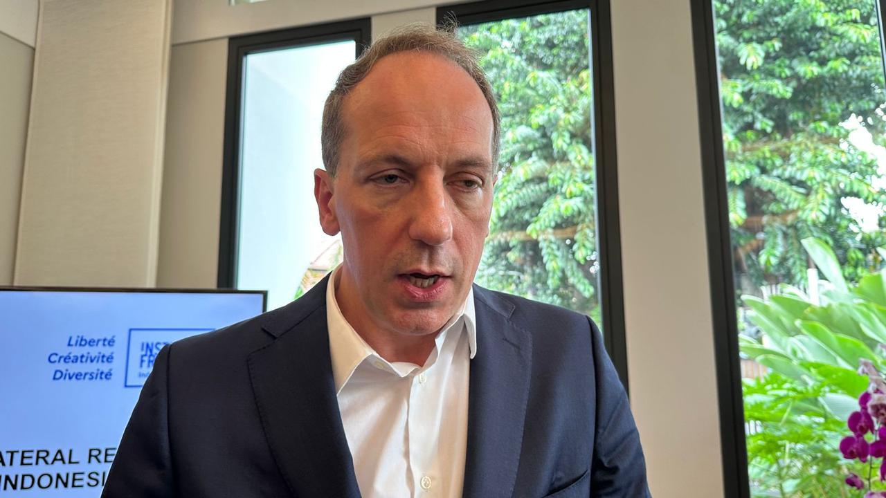 Duta Besar Prancis untuk Indonesia Fabian Penone saat ditemui media di kediamannya, Rabu (11/12/2024). (Liputan6.com/Benedikta Miranti)
