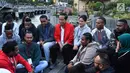 Presiden Joko Widodo bersama Ibu Negara Iriana Joko Widodo berbincang dengan pelajar dan mahasiswa Indonesia di Waterfront Wellington di  dekat dengan Museum Te Papa, Selandia Baru (19/3).  (Liputan6.com/Pool/Biro Pers Setpres)