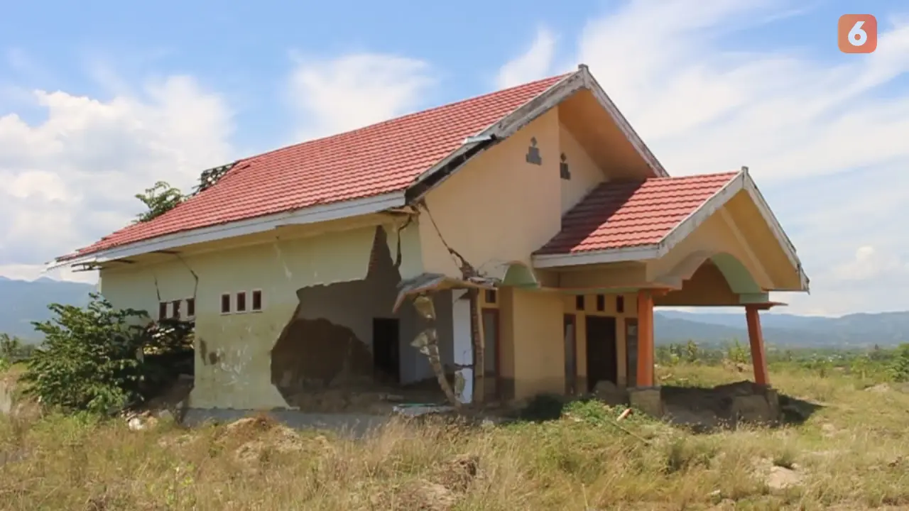 rumah rusak di Kabupaten Sigi akibat gempa dan likuefaksi tahun 2018