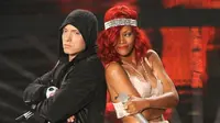 Kolaborasi Eminem dan Rihanna, Sukses Juarai Tangga Lagu Inggris