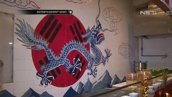 Afgansyah Reza saat berada di restoran mewah miliknya
