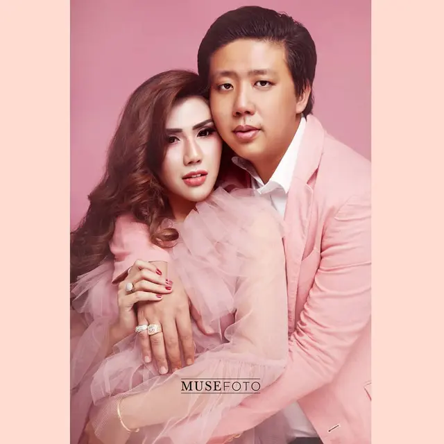 Resmi Cerai, Ini 7 Potret Kenangan Rey Utami dan Pablo Benua
