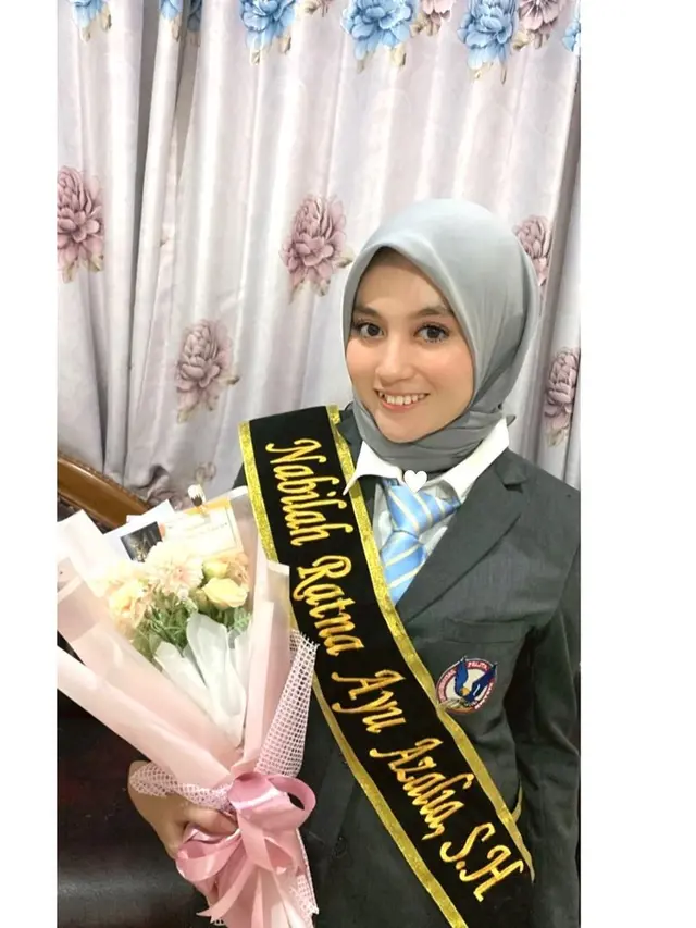 Nabilah JKT48 Rayakan Kelulusan