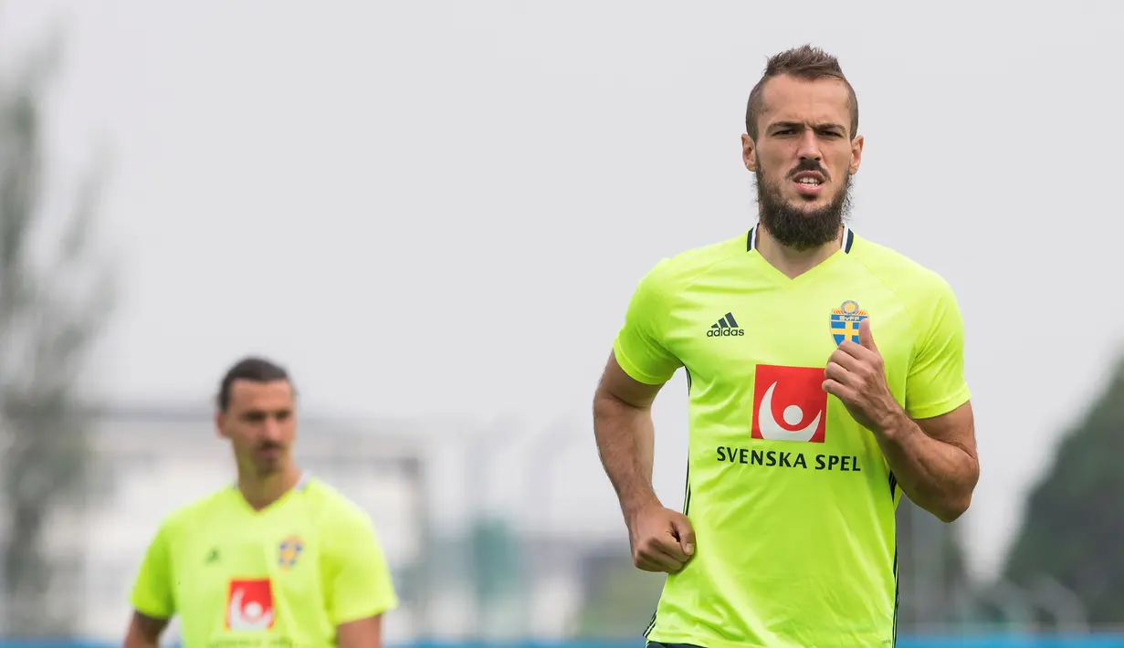 Emir Kujovic lahir di Yugoslavia. Keluarga Kujovic ini mengungsi ke Swedia saat terjadi konflik yang menyebabkan Yugoslavia terpecah menjadi delapan negara. (AFP/Jonathan Nackstrand)