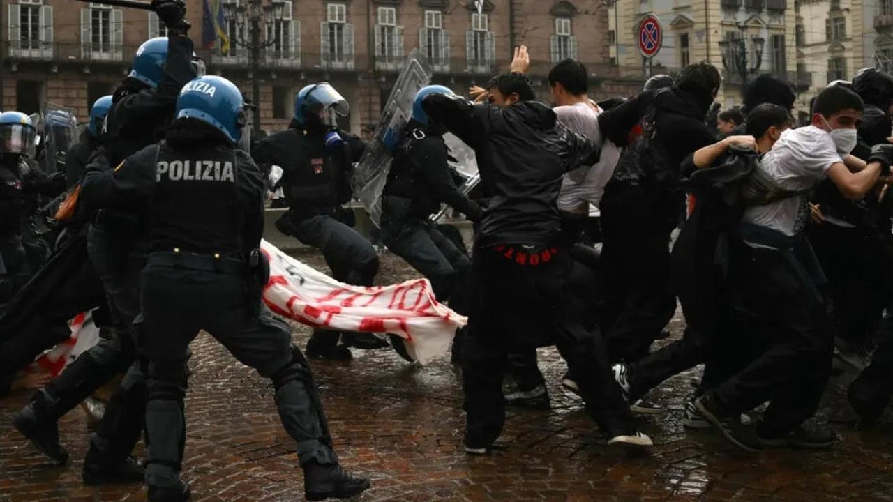 Ratusan Orang Ditangkap Buntut Demo Berujung Ricuh di Italia