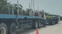 Pipa Besi Berserakan di Tol Medan-Tebing Tinggi, Picu Kecelakaan Mobil