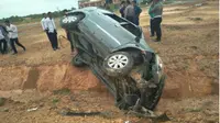 Mobil milik AM yang kecelakaan di area kantor Bupati Bintan Kepualuan Riau (Foto: Harry/Batamnews)