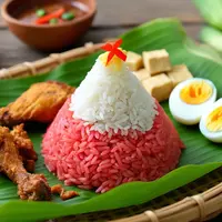Resep nasi tumpeng merah putih./Copyright depositphotos.com/AI Generator