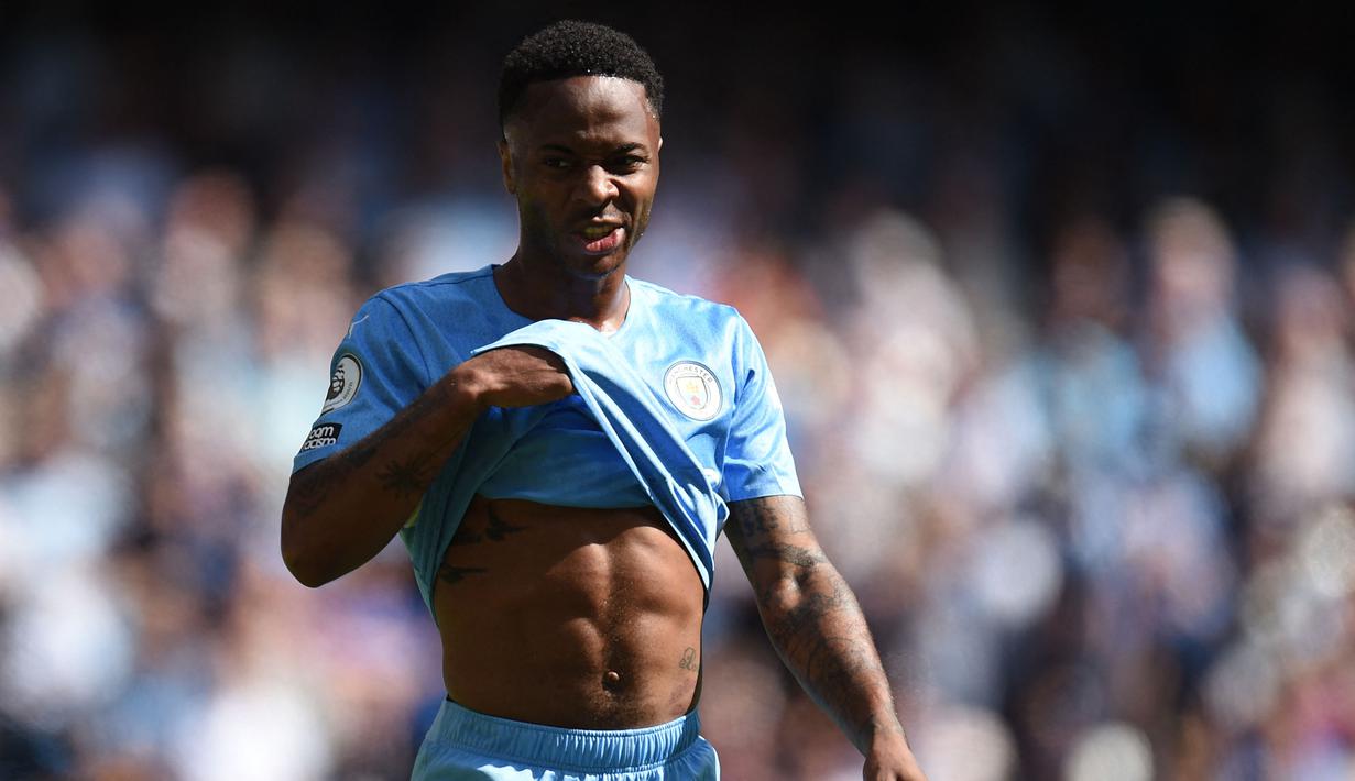 Raheem Sterling baru-baru ini mengungkapkan bahwa ia mungkin bersedia meninggalkan klub dan mencoba peruntungannya di luar negeri. Hal tersebut dipicu setelah kedatangan Jack Grealish pada musim panas lalu yang membuat Pep Guardiola tidak lagi memilihnya sebagai penyerang utama. (AFP/Oli Scarff)