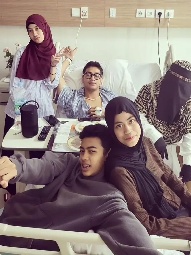 Abidzar bersama keluarga (Instagram/_ummi_pipik_)