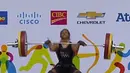 Atlet angkat besi putri Venezuela, Rodriguez Gomez berusaha mengangkat besi seberat 53 kg saat bertanding di Pan Am Games, Ontario, Kanada, 12 Juli 2015. (Dailymail)
