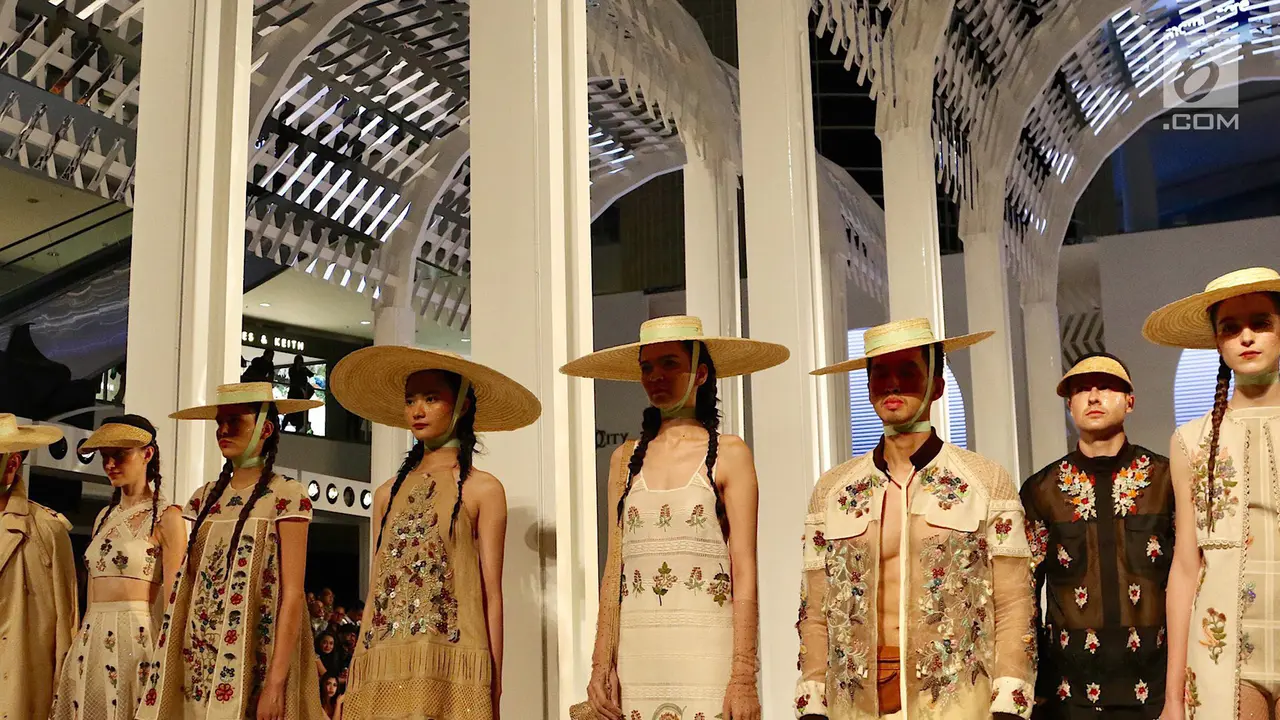 Pembukaan Fashion Nation Bangkitkan Gaya Tahun 90an