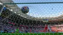 Pemain Iran Ramin Rezaeian mencetak gol ke gawang Wales pada pertandingan sepak bola Grup B Piala Dunia 2022 di Stadion Ahmad Bin Ali, Al Rayyan, Qatar, Jumat (25/11/2022). Iran mengalahkan Wales dengan skor 2-0. (AP Photo/Pavel Golovkin)