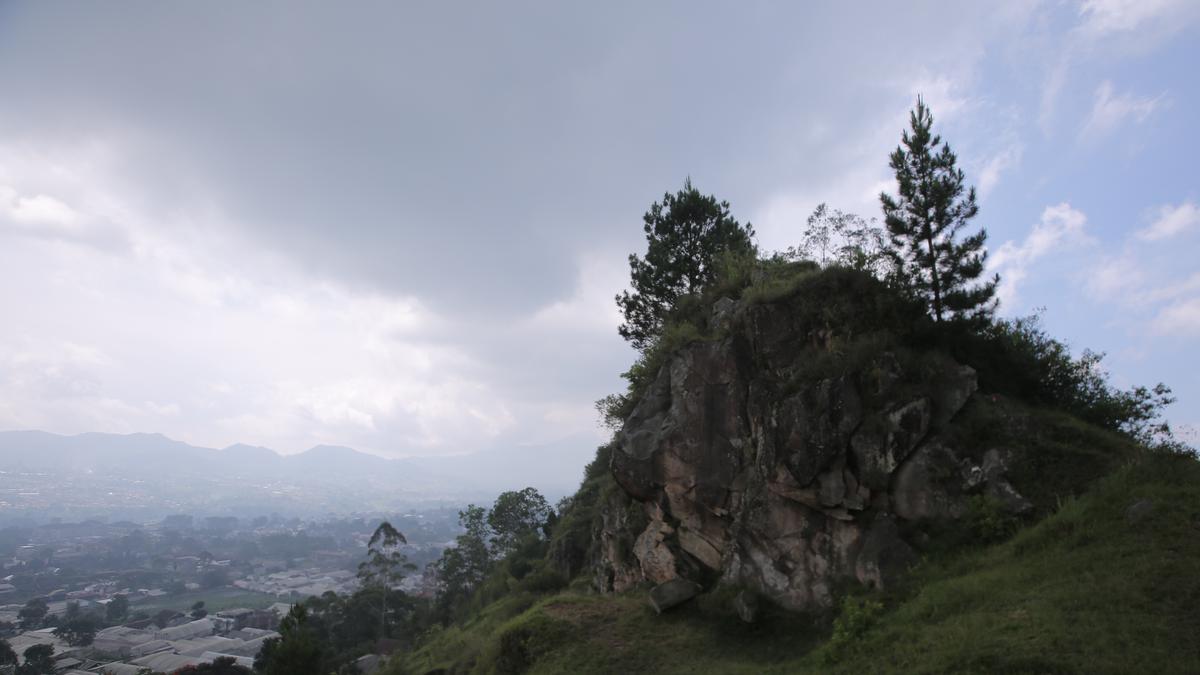PVMBG Beberkan soal Kajian Teknis Rockfall yang Terjadi di Gunung Batu Lembang Bandung