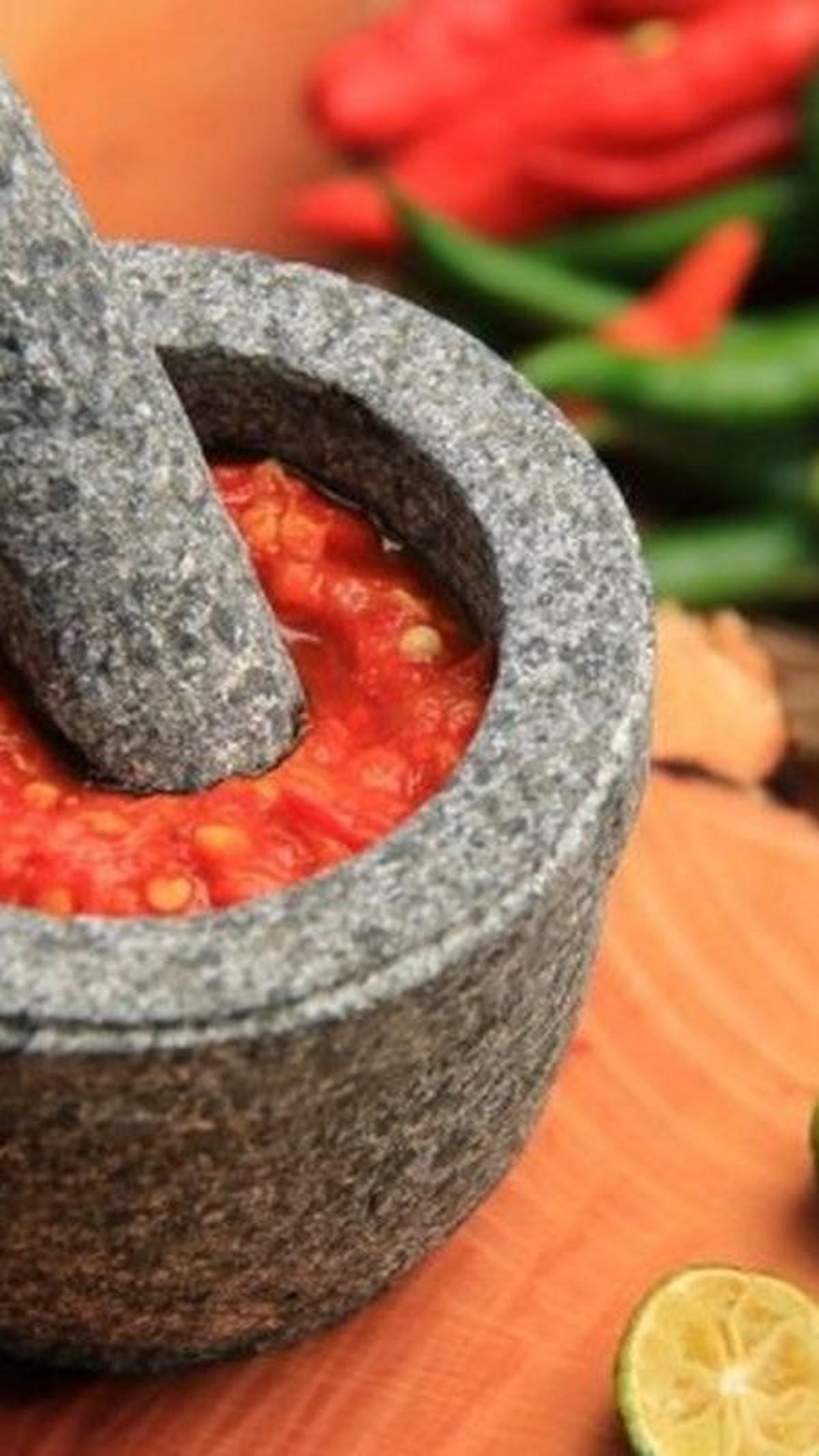 Cobek batu adalah salah satu warisan budaya nenek moyang yang masih lestari digunakan oleh masyarakat Indonesia. Cobek batu sendiri merupakan alat dapur tradisional yang digunakan untuk menumbuk dan menggiling bahan-bahan makanan seperti bumbu, rempah, a
