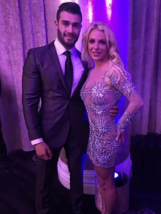“Selamat ulang tahun kekasihku seorang. Terimakasih sudah menjadi dirimu yang sesungguhnya, terima kasih sudah menunjukanku arti yang sebenarnya dari seorang wanita dan ibu yang kuat,” tulis Sam. (Instagram/britneyspears)