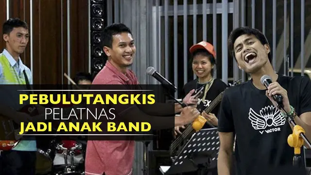 Video pebulutangkis pelatnas indonesia bermain band bersama saat malam akrab para pelatnas, Tontowi Ahmad menyanyikan lagu dari  Dewa 19.