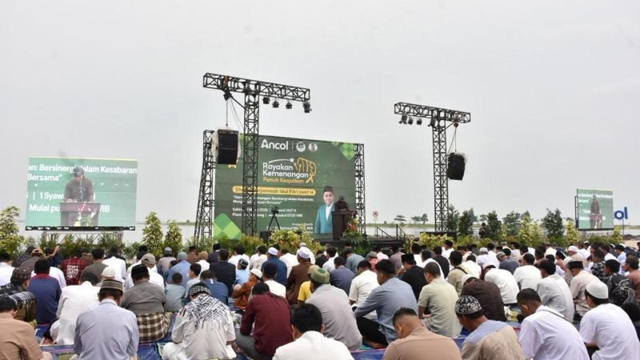 Ratusan Jamaah Padati Plaza Masjid Apung Ancol Rayakan Sholat Id Ancol Penuh Harmoni