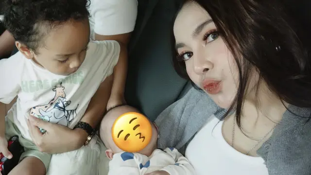 OOTD Mahalini saat Pulang Kampung ke Bali. (@mahaliniraharja)