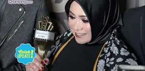 Melly Goeslaw dan Martino Lio terima penghargaan di IBOMA 2017.