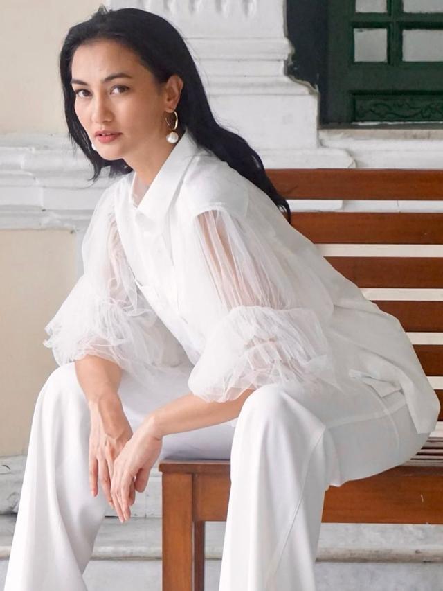 Atiqah Hasiholan. (Foto: Instagram @atiqahhasiholan)