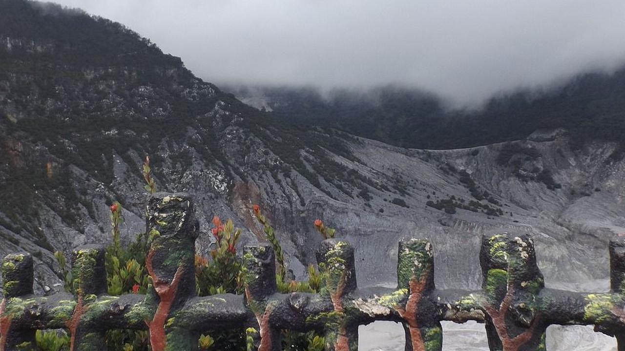 Jam Buka Tangkuban Perahu