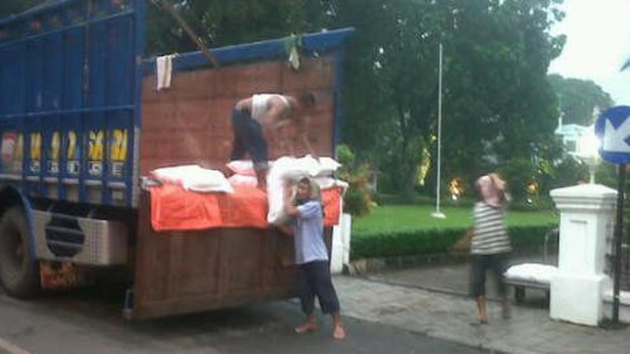 Kisah Billy, antar 50 ton beras pesanan Jokowi dari Solo