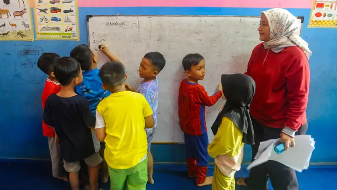 Keseruan Belajar Bahasa Inggris dan Berhitung Gratis di RPTRA Malinjo