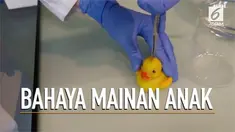 Para peneliti temukan mikroba dengan jumlah yang sangat banyak pada mainan bebek karet.