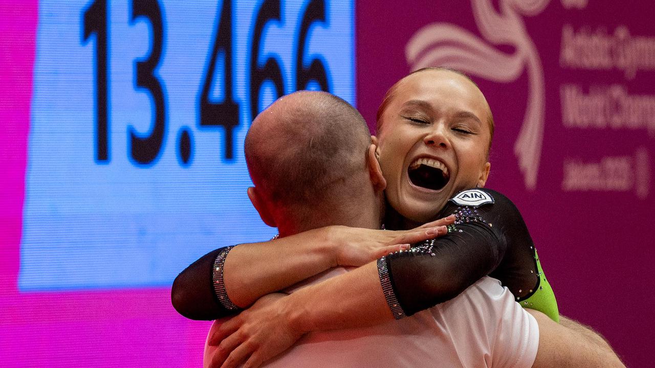 FOTO: Momen Gemilang Angelina Melnikova di Kejuaraan Dunia Gimnastik 2025