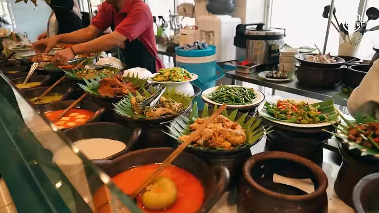 Rumah Makan Nasi kapau milik Ayu, mantan TKW dan pembantu infal Dona Harun