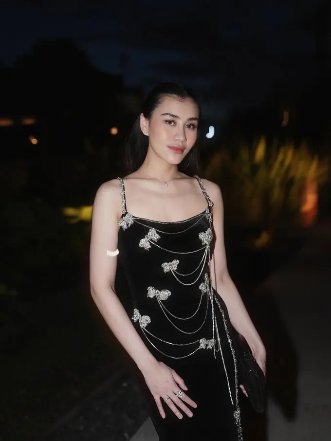 Elegan Serba Hitam, Gaya Aaliyah Massaid di Pernikahan Anak Pemilik Krisna Bali, Makin Mewah dengan Slit Dress dan Tas Rp52 Juta-an