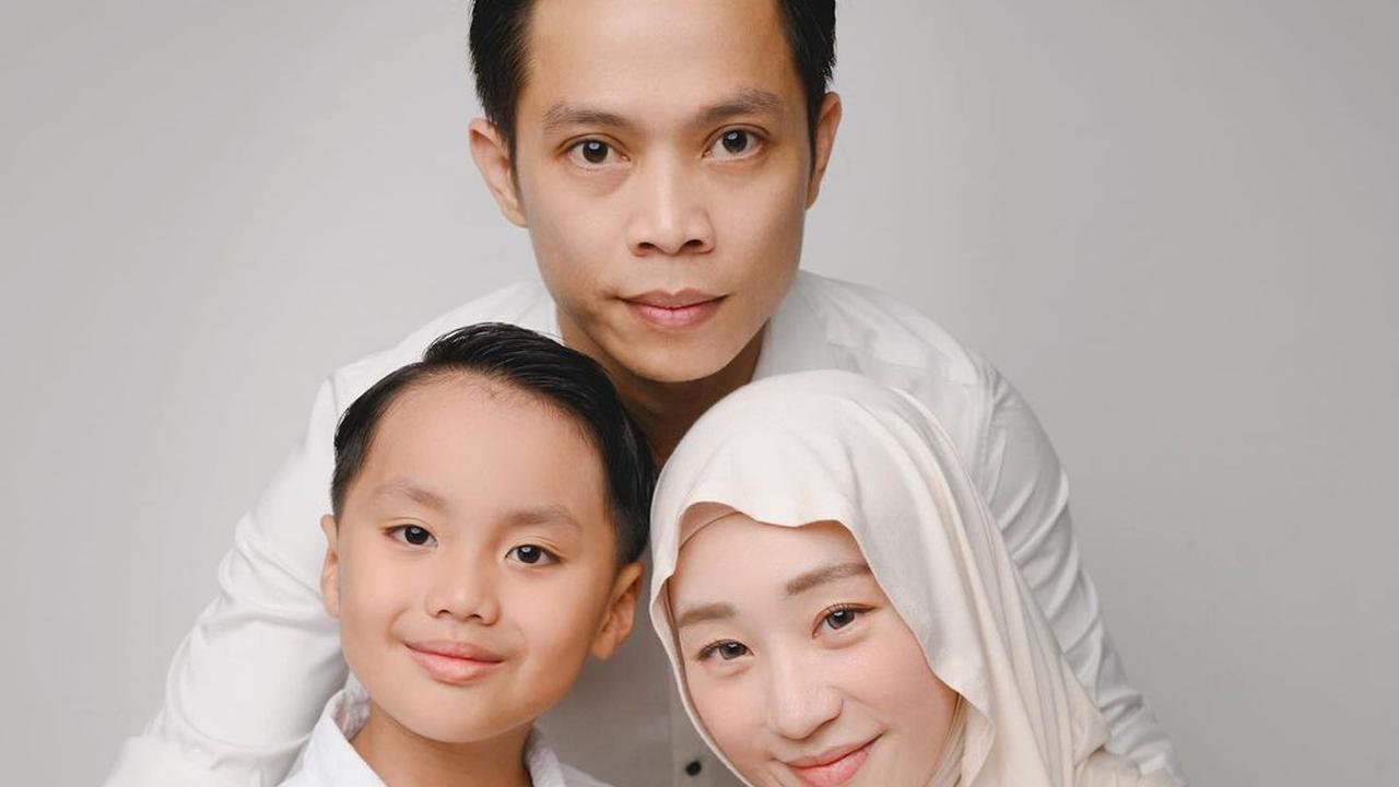 Meski Beda Ayah, Ini 7 Potret Yusuf Anak Larissa Chou Bareng sang Adik yang Terlihat Sayang