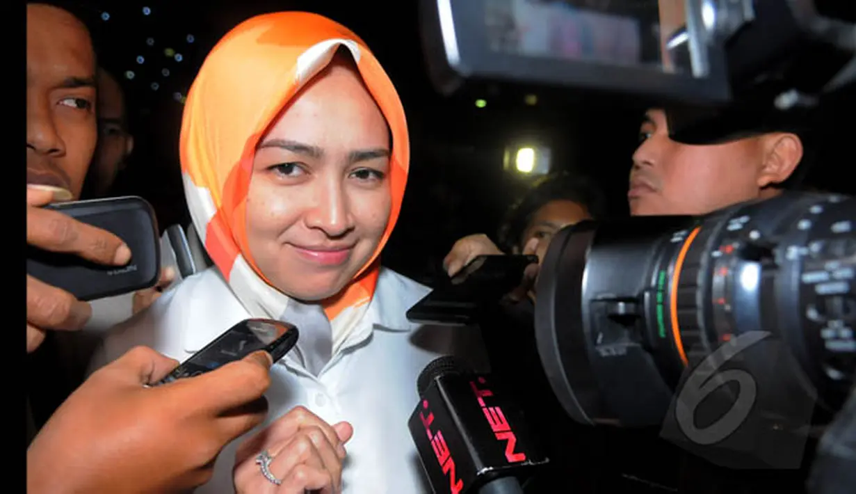 Walikota Tangerang Selatan, Airin Rachmi Diany usai menjalani pemeriksaan di KPK, Jakarta, Kamis (22/1/2015). (Liputan6.com/Faisal R Syam)
