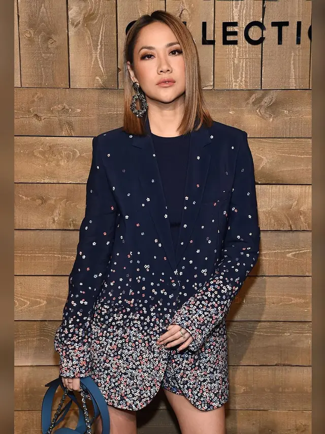 BCL dalam balutan busana milik Michael Kors.