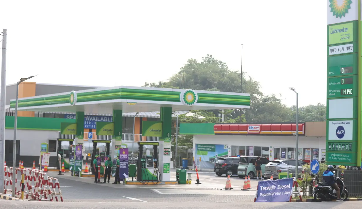 Bahlil memastikan bahwa Kementerian ESDM sudah memberikan izin impor BBM kepada perusahaan-perusahaan swasta. (Kapanlagi.com/Budy Santoso)