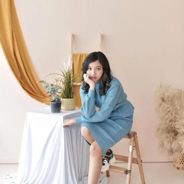 Gaya Pemotretan Shakiena Azalea Putri Pasha Ungu, Rambutnya Curi Perhatian. (Sumber: Instagram/shakiena.azalea)