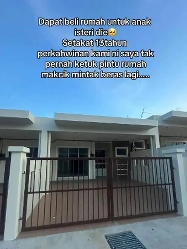 Perjuangan 13 Tahun Pria Bekerja Jadi Badut, Bisa Umrah dan Punya Rumah Sendiri
