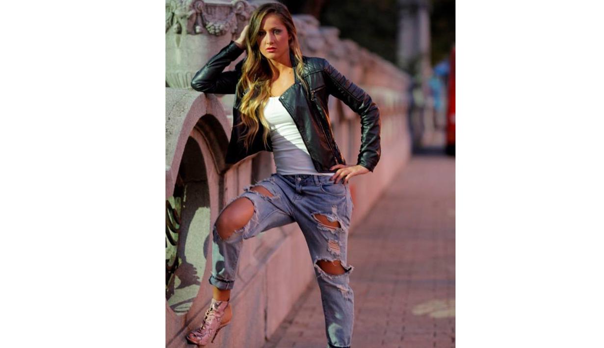 Bojana Jovanovski memulai karier profesionalnya dengan mengikuti Sirkuit ITF di Prokuplje, Serbia tahun 2006. Saat itu dia kalah dari Karolina Jovanovic. (Bola.com/Facebook/Bojana Jovanovski)