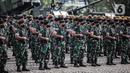 Prajurit TNI AD mengikuti Apel Gelar Pasukan Jajaran TNI AD di Lapangan Monas, Jakarta, Selasa (25/1/2022). Pasukan TNI AD dan Alutsista dipamerkan saat mengikuti gelar apel pasukan. (Liputan6.com/Faizal Fanani)