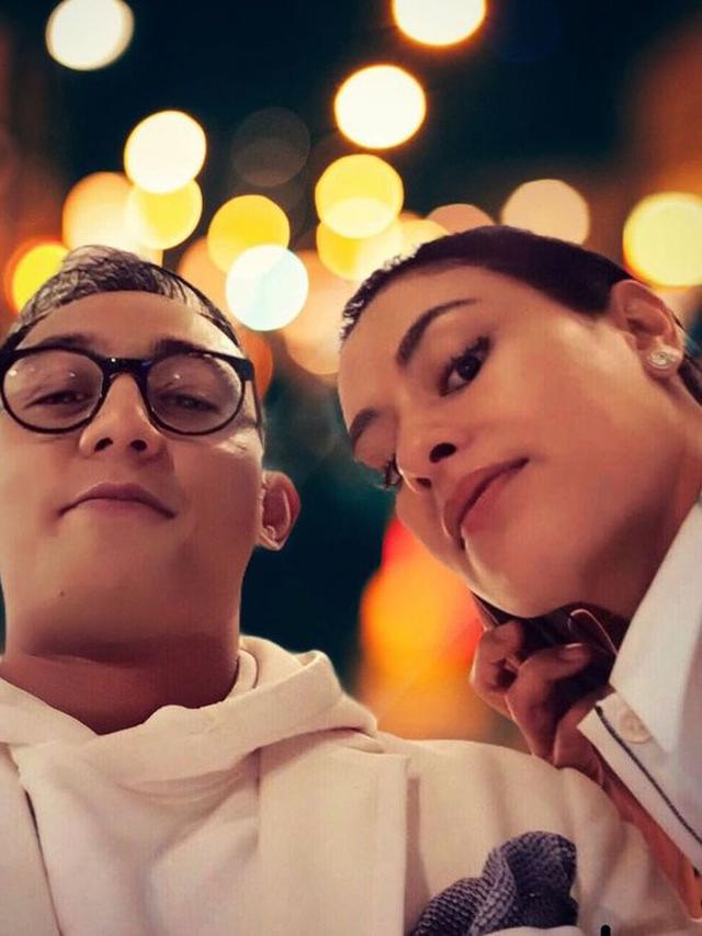 6 Potret Kebersamaan Dipo Latief dan Sang Kekasih, Disebut Mirip Sophia Latjuba