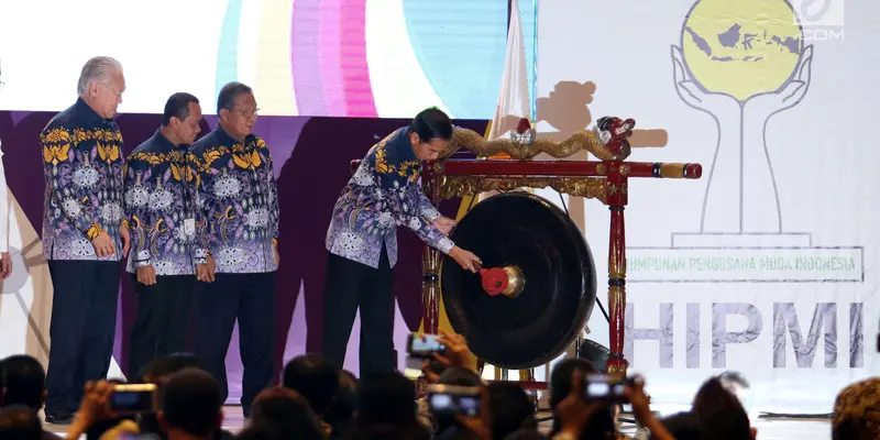 Pukul Gong, Jokowi Resmi Buka Rapimnas HIPMI